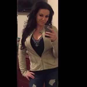 Meet your Posher, Liz